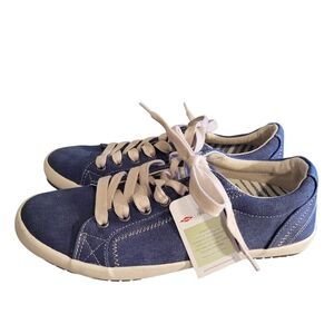 NWT Taos Star lace up canvas sneakers - 8.         J60
